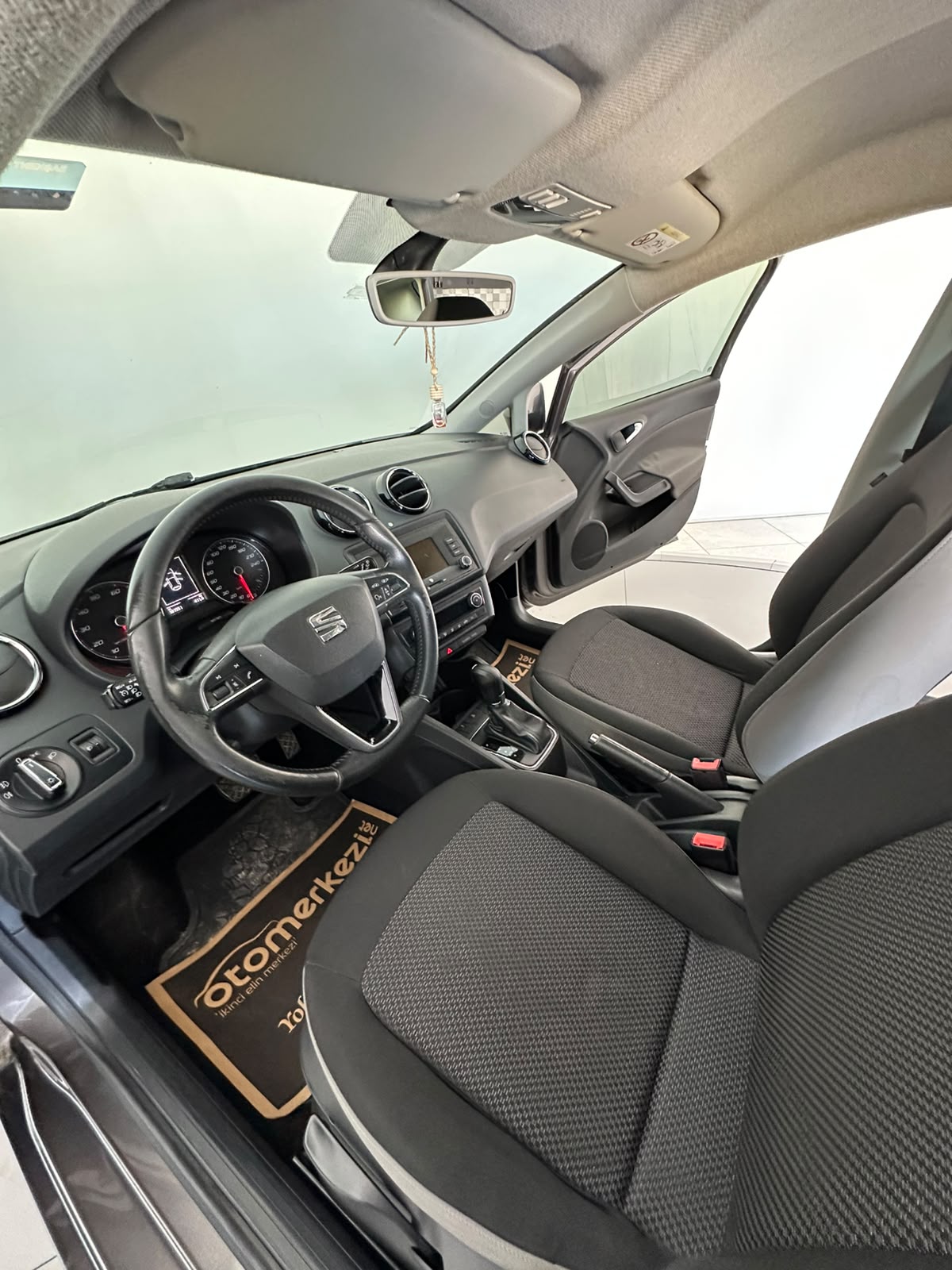 SEAT IBIZA 38